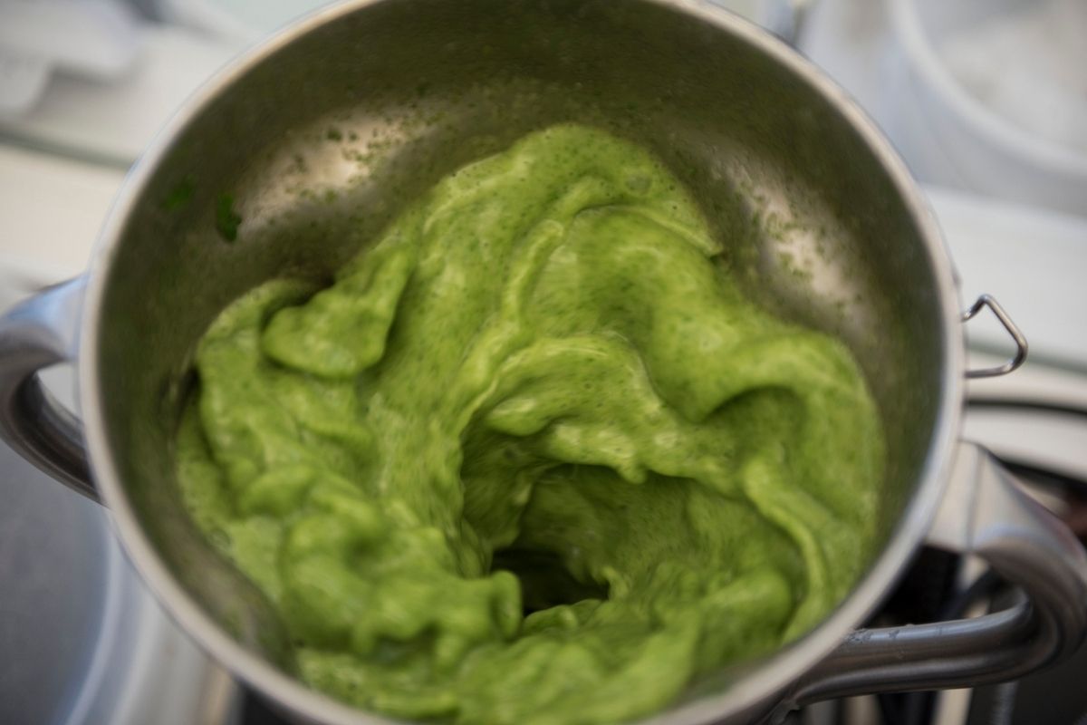 Fresh mint and sweet cream spinning into a naturally green gelato base